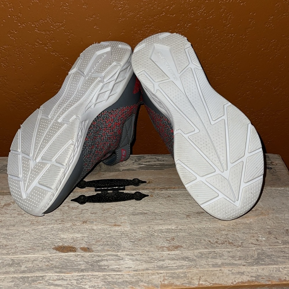 Skechers size 13.5 little boy’s sneakers - Picture 5 of 13